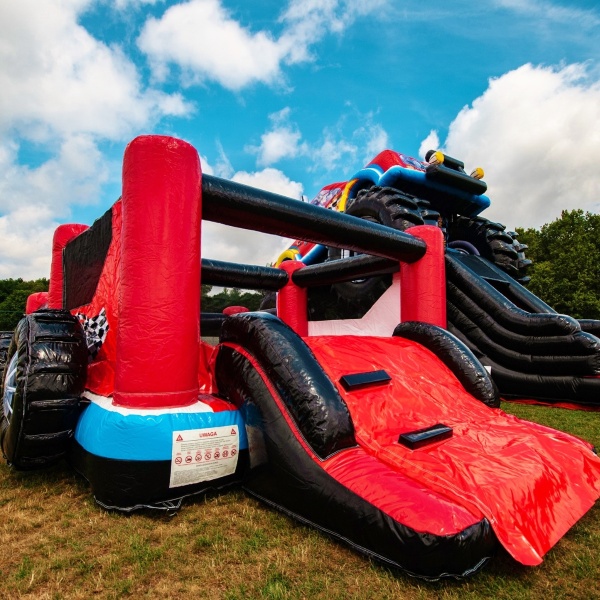 Gonfiabile Monster Truck - gonfiabile da salto e piscina asciutta