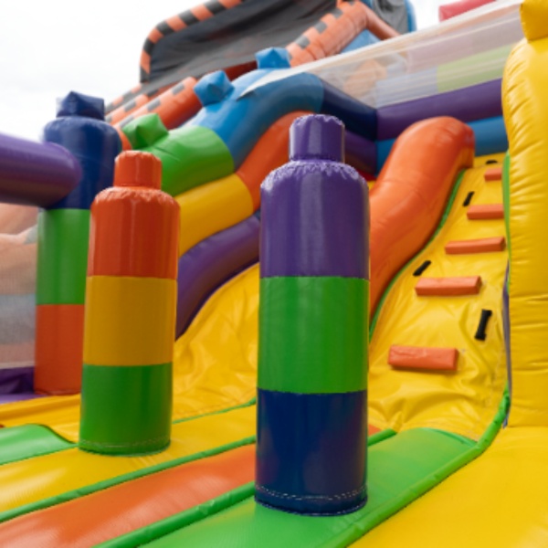 Parco giochi gonfiabile 8x6 a tema blocchi colorati