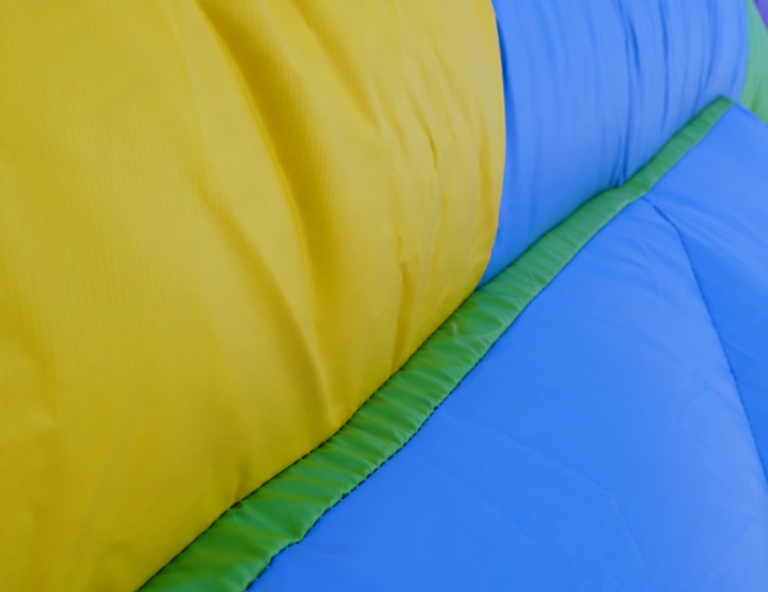 Attrazione gonfiabile in materiale opaco